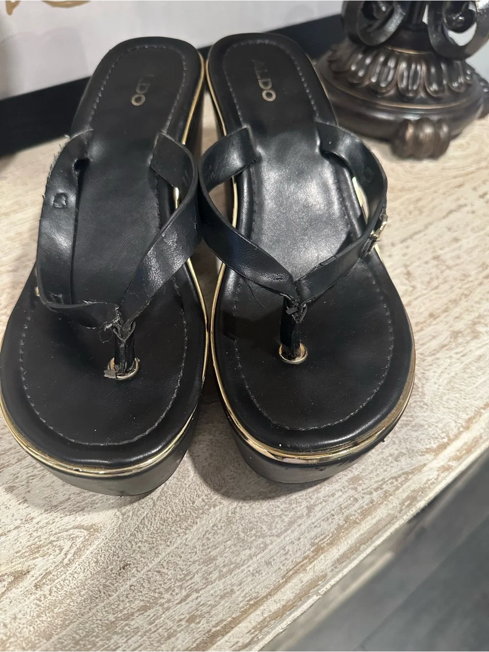 ALDO Black Wedge Thong Sandals Gold Trim Women’s Size 7.5
